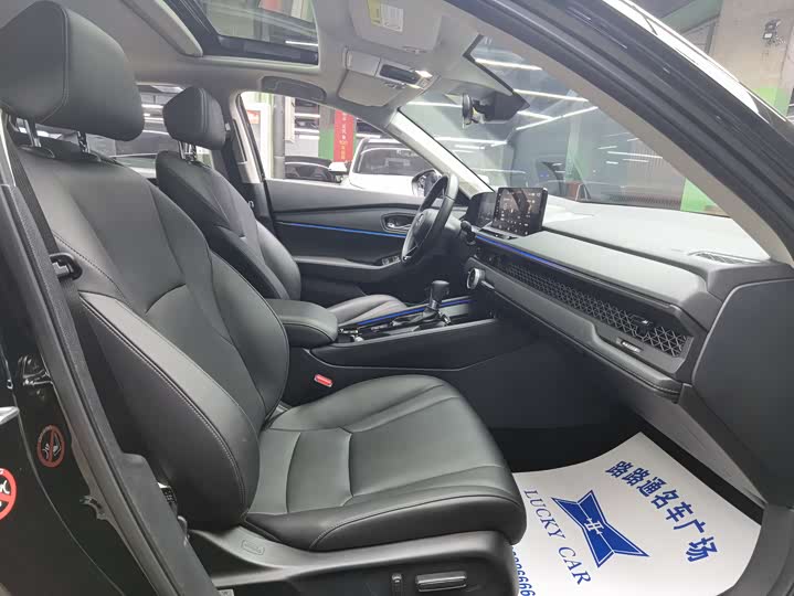 Фото 8 - Honda Accord