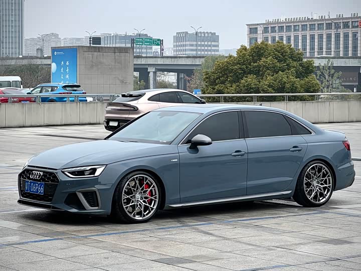 Фото 1 - Audi A4L