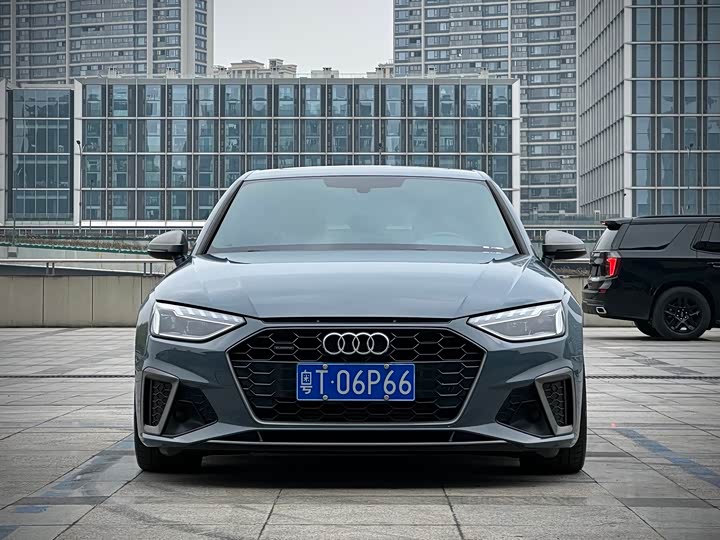 Фото 2 - Audi A4L