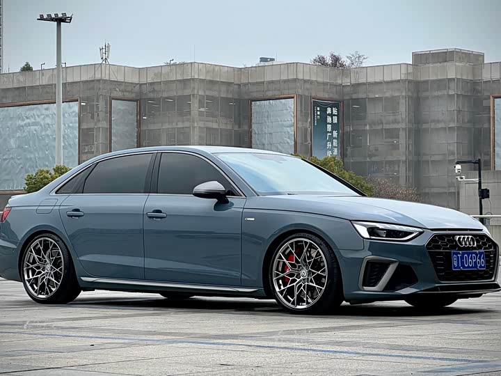 Фото 3 - Audi A4L