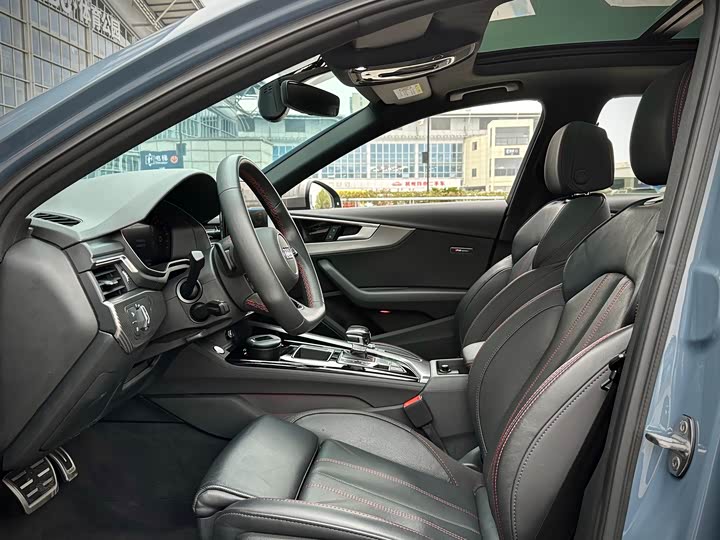 Фото 8 - Audi A4L