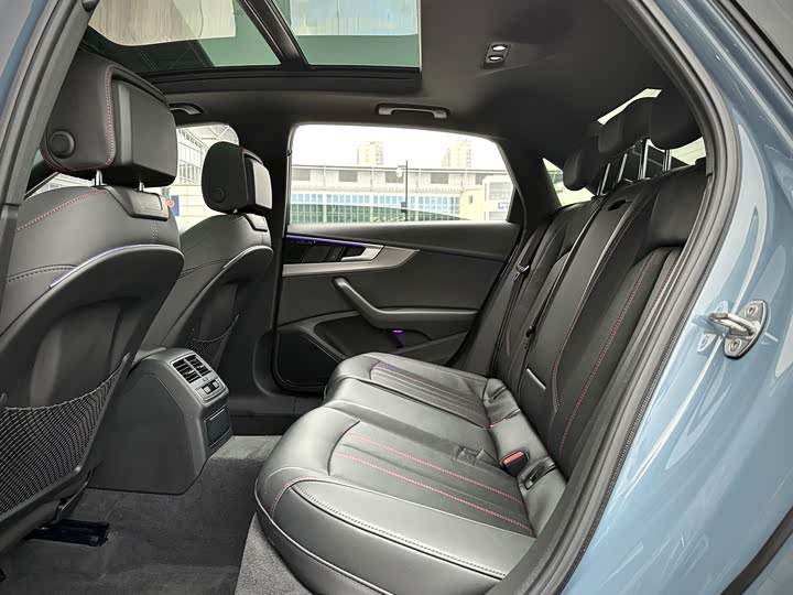 Фото 9 - Audi A4L