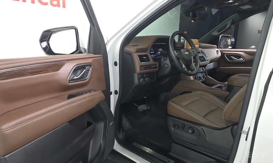 Photo 10 - Chevrolet Tahoe