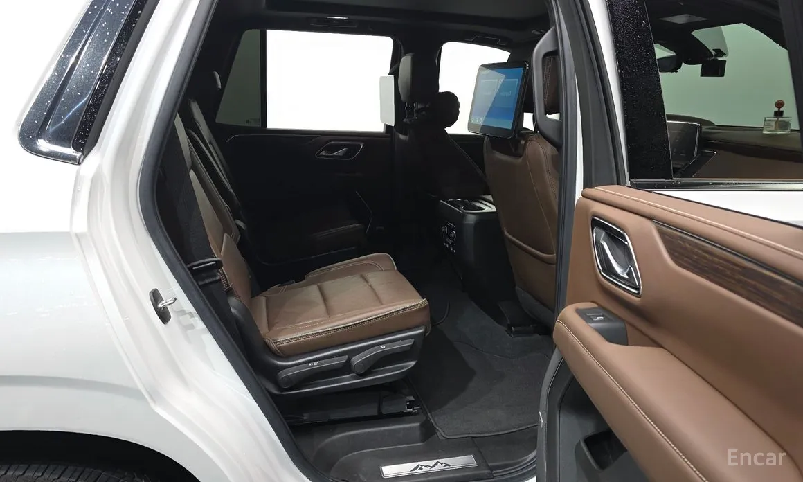 Photo 12 - Chevrolet Tahoe