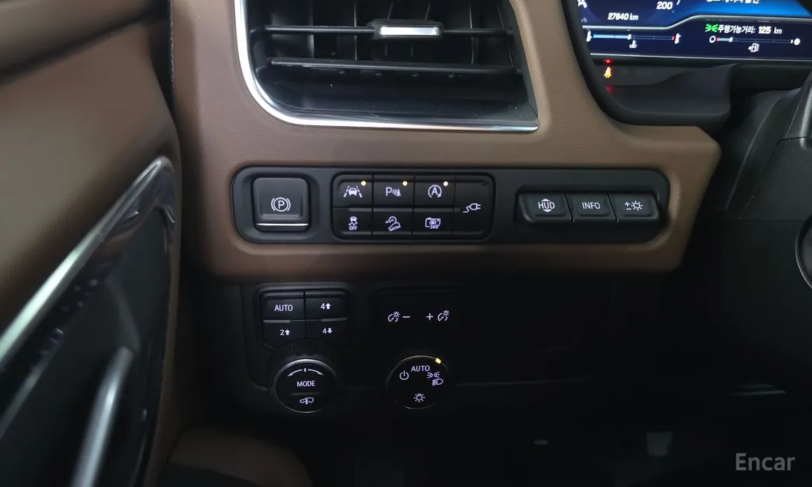 Photo 14 - Chevrolet Tahoe