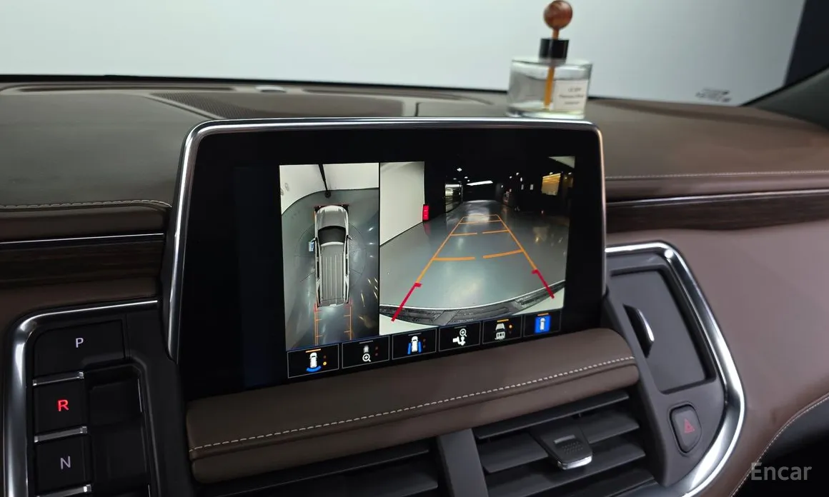 Photo 16 - Chevrolet Tahoe