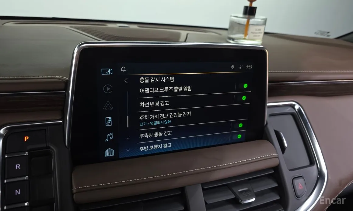 Photo 17 - Chevrolet Tahoe