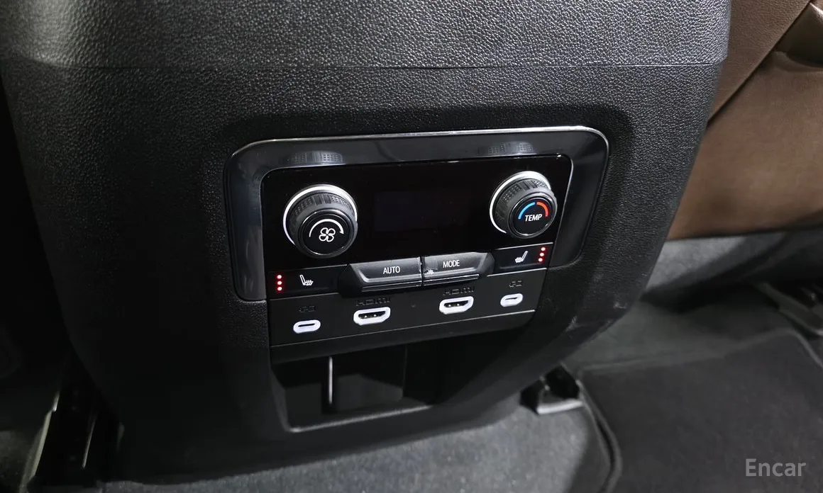 Photo 18 - Chevrolet Tahoe