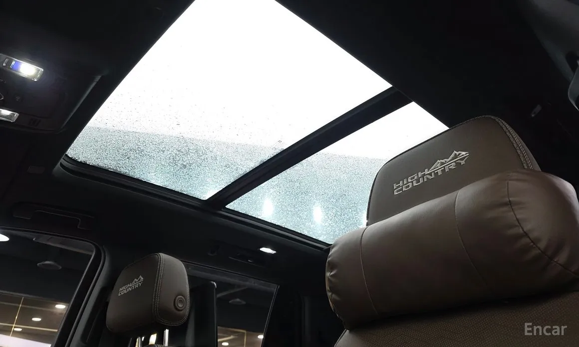 Photo 19 - Chevrolet Tahoe