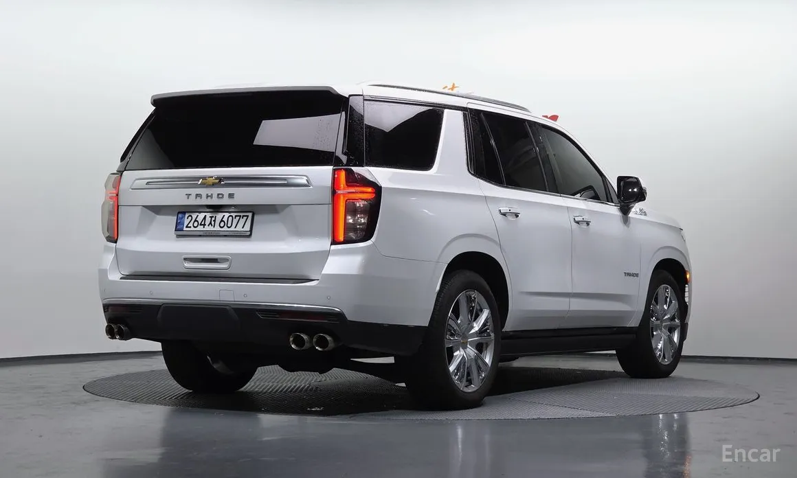 Photo 2 - Chevrolet Tahoe