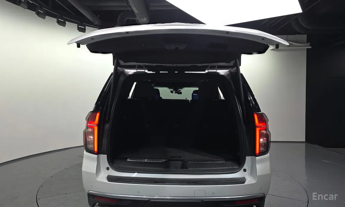 Photo 20 - Chevrolet Tahoe