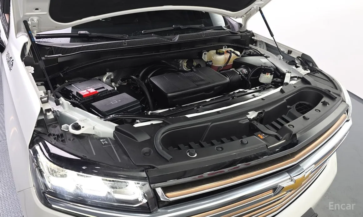 Photo 6 - Chevrolet Tahoe