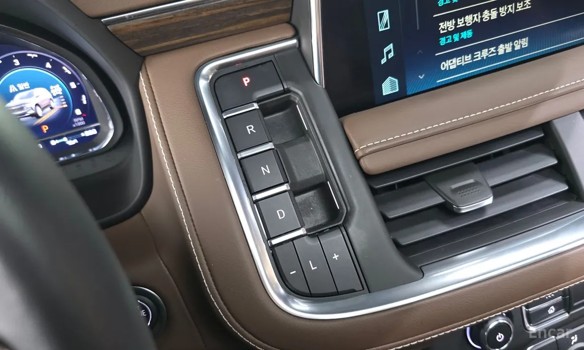 Photo 9 - Chevrolet Tahoe