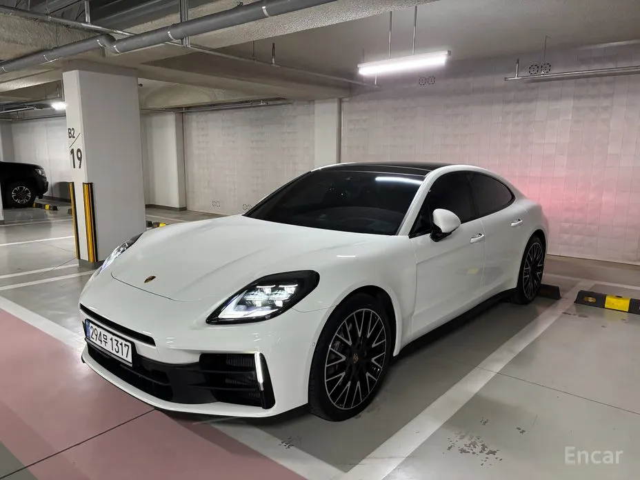Фото 2 - Porsche Panamera