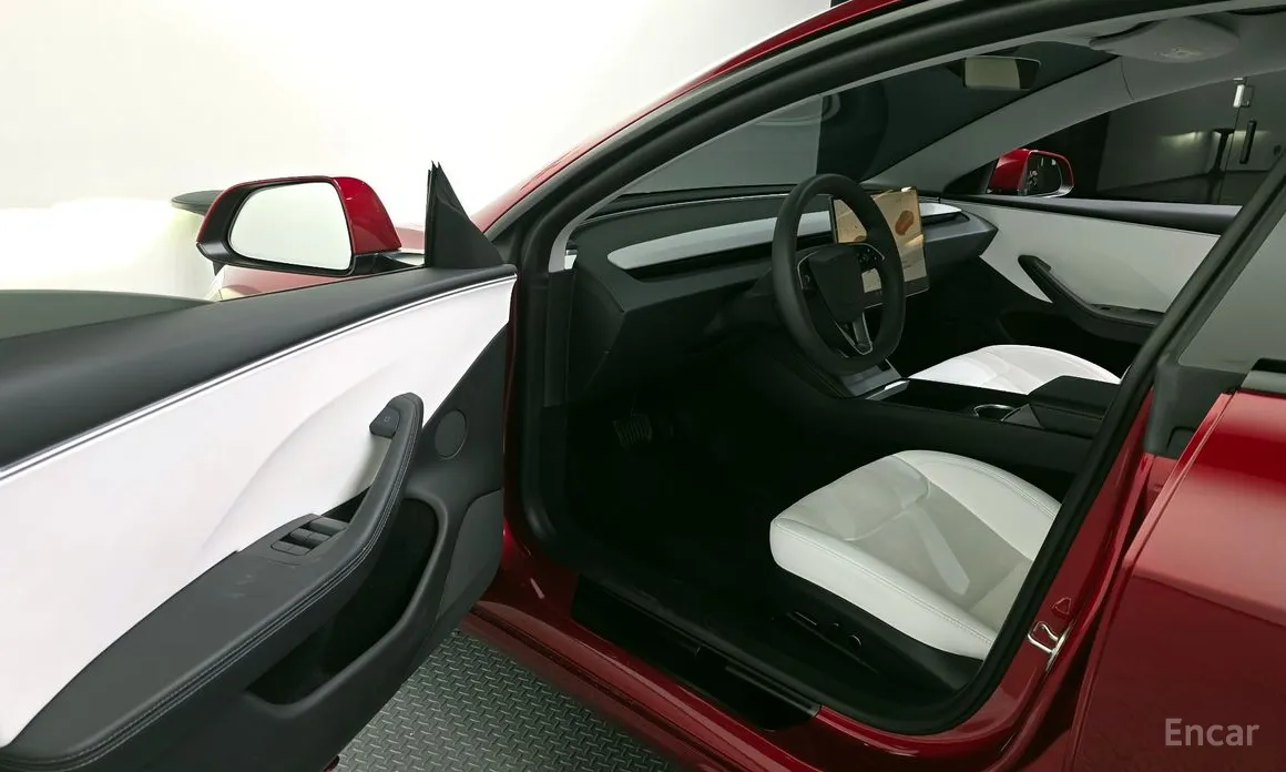 Фото 10 - Tesla Model 3