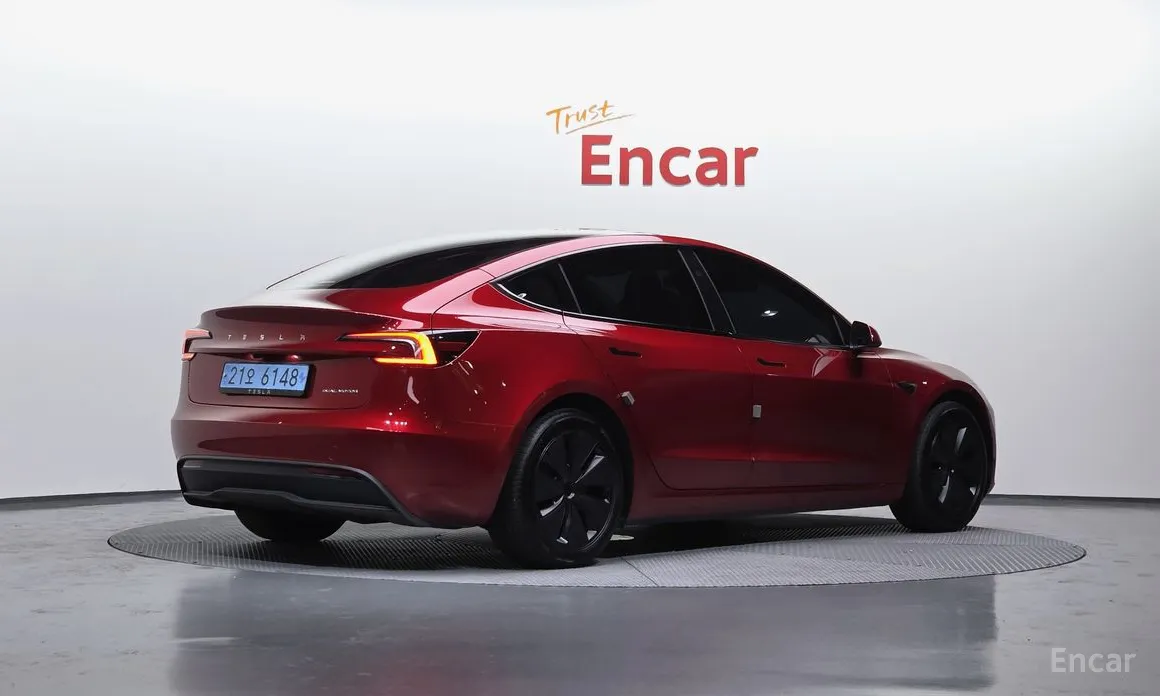 Фото 2 - Tesla Model 3