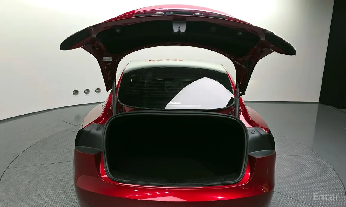 Фото 20 - Tesla Model 3