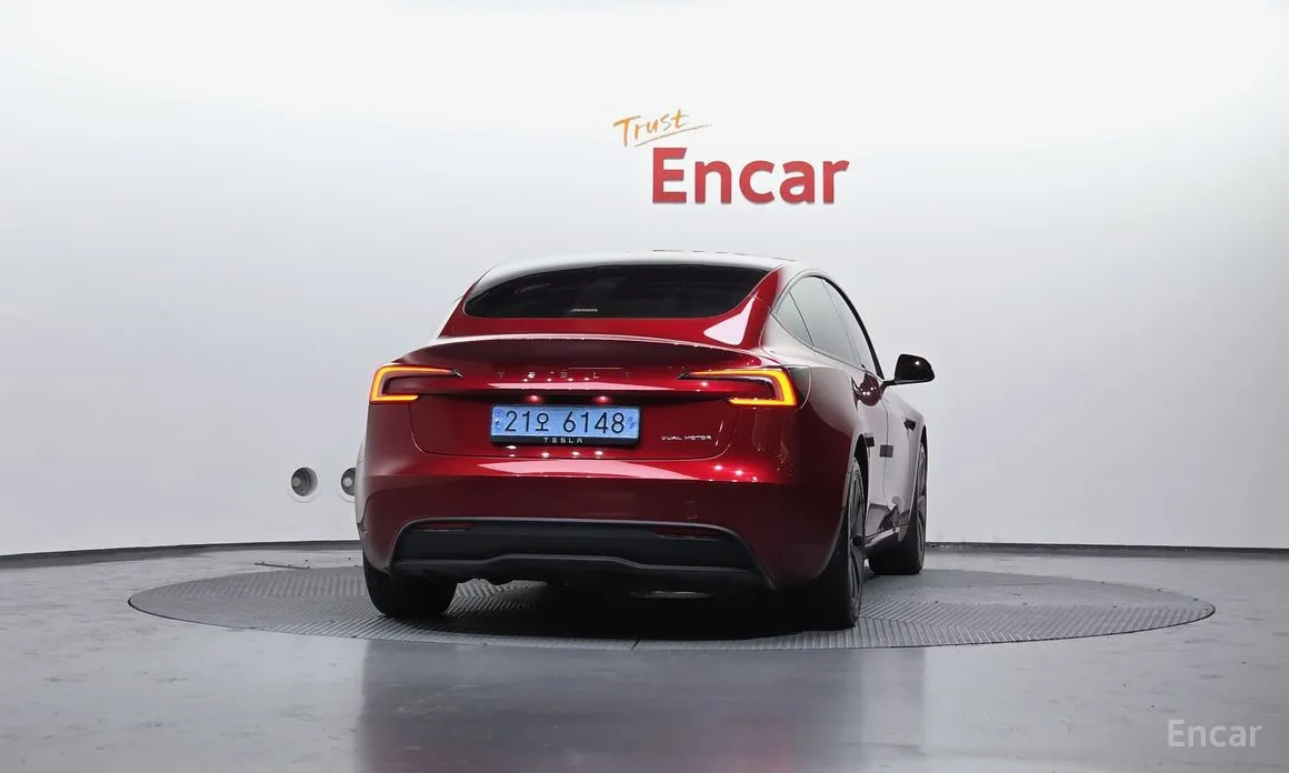 Фото 4 - Tesla Model 3