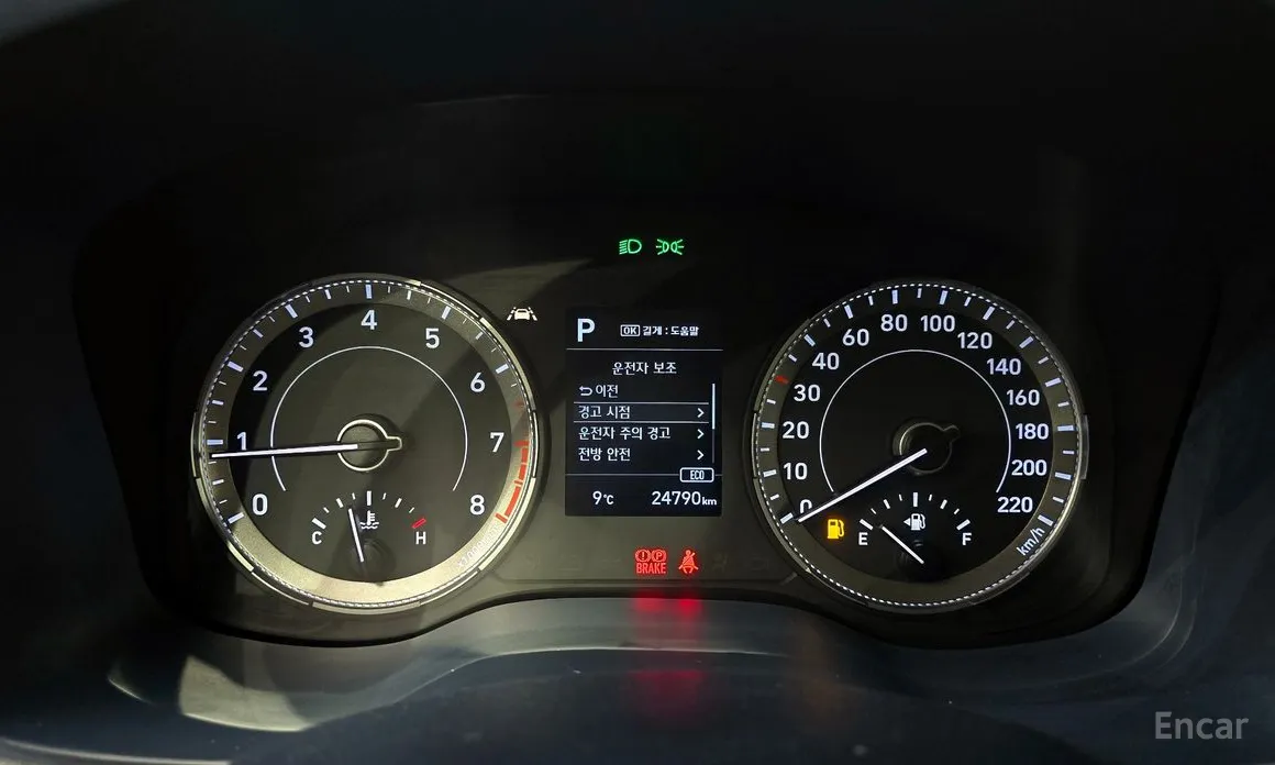 Фото 8 - Hyundai Venue