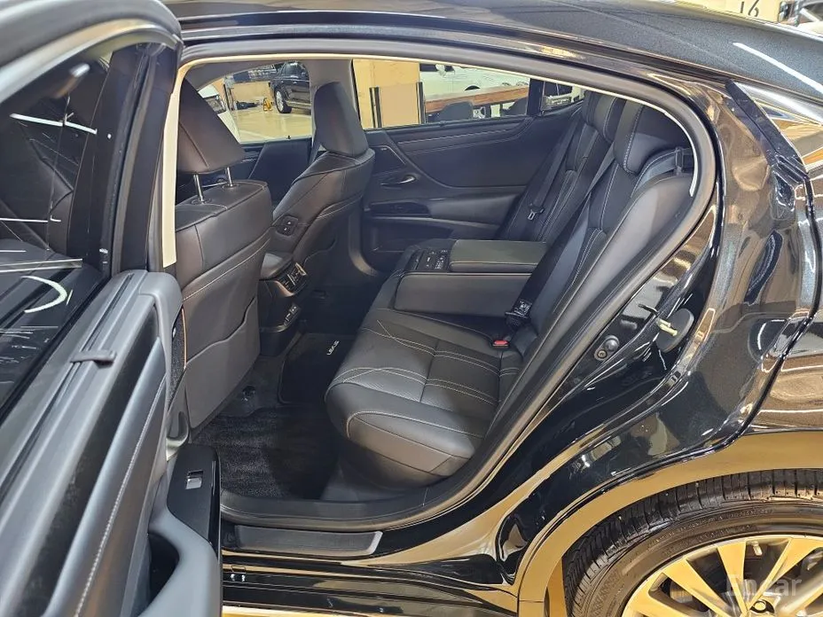 Фото 11 - Lexus ES