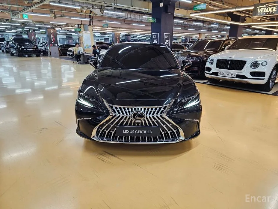 Фото 3 - Lexus ES