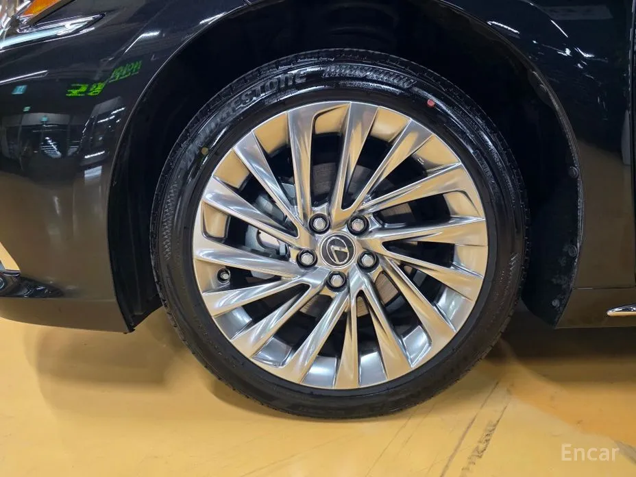 Фото 5 - Lexus ES