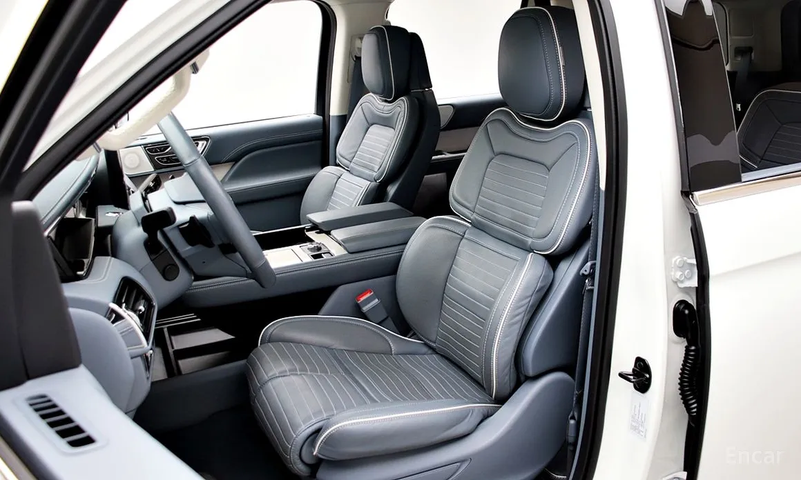 Фото 10 - Lincoln Navigator