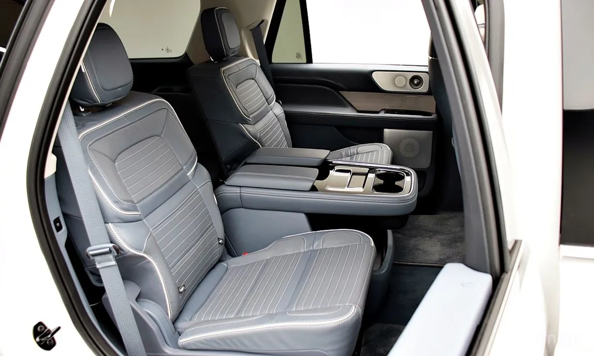 Фото 13 - Lincoln Navigator