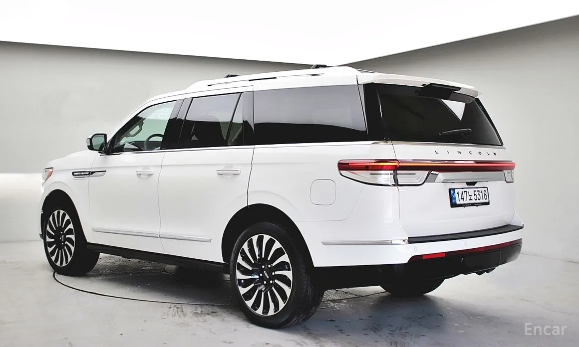 Фото 2 - Lincoln Navigator