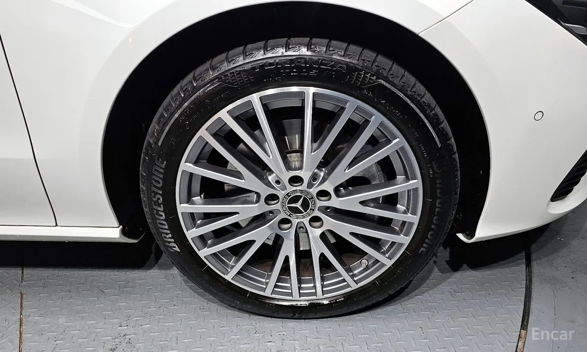 Фото 5 - Mercedes-Benz CLA-Class