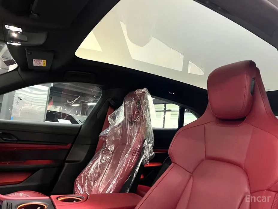 Фото 12 - Porsche Taycan