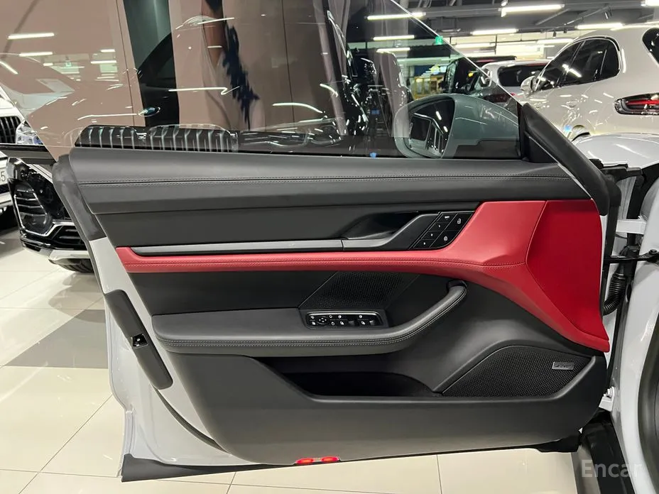 Фото 7 - Porsche Taycan