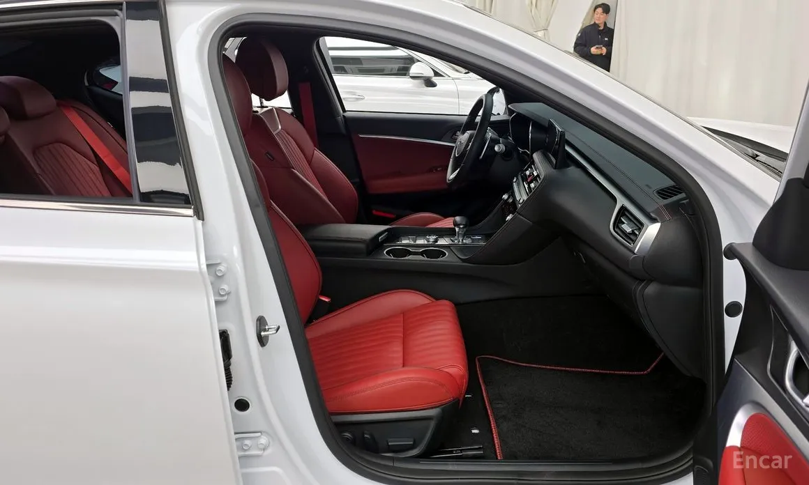 Photo 11 - Genesis G70