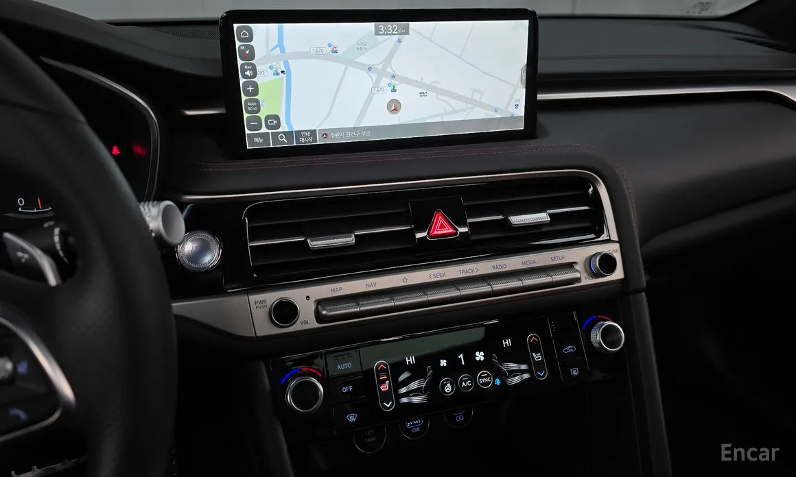 Photo 14 - Genesis G70