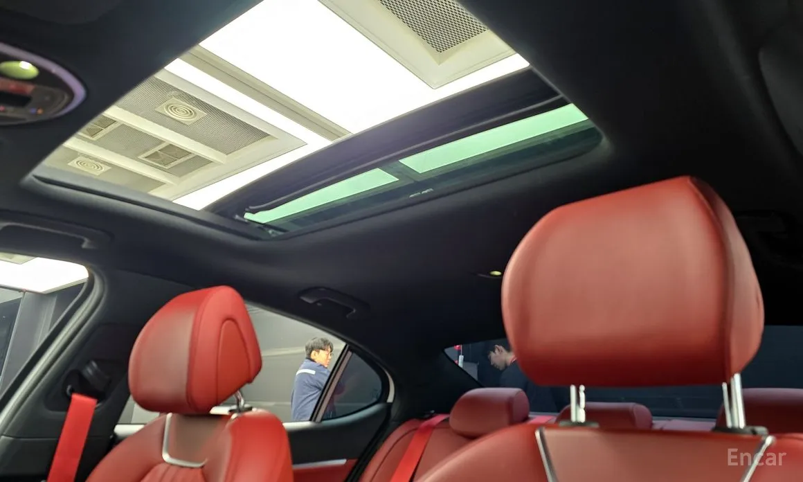 Photo 18 - Genesis G70