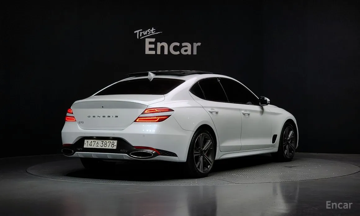 Photo 2 - Genesis G70