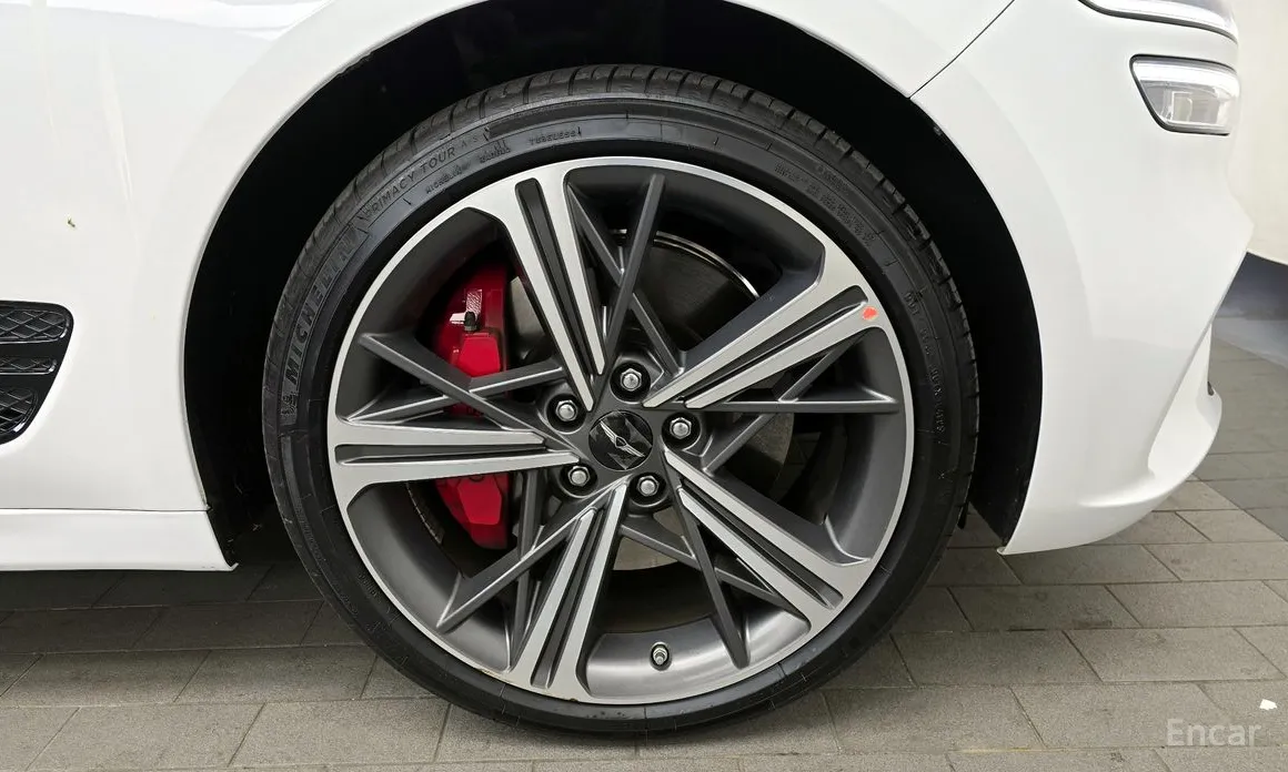 Photo 5 - Genesis G70