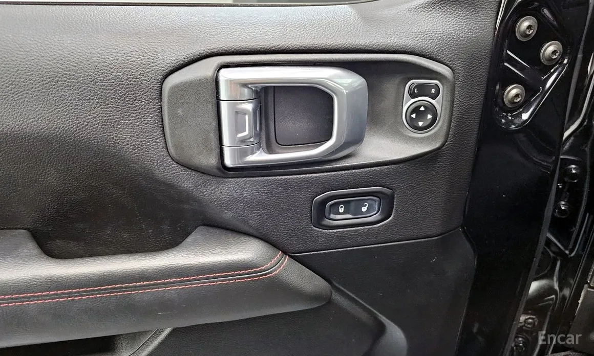 Фото 17 - Jeep Wrangler