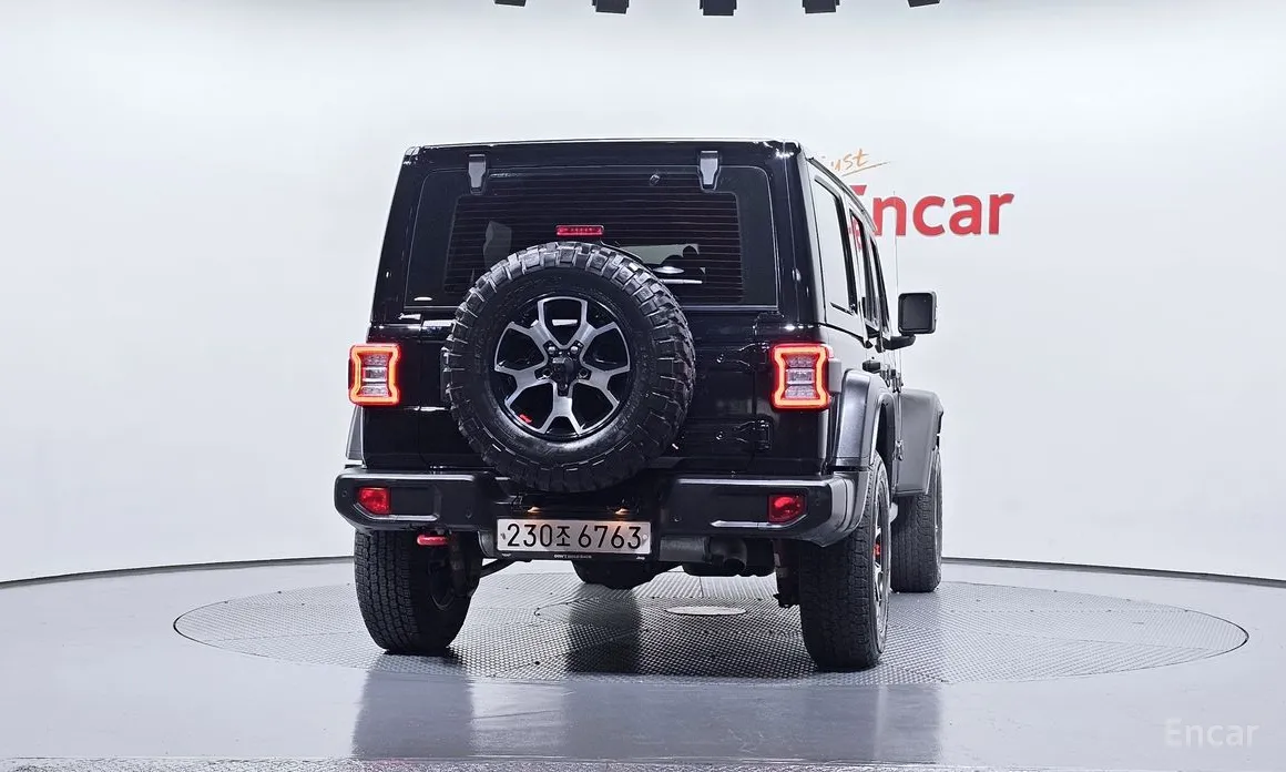 Фото 4 - Jeep Wrangler