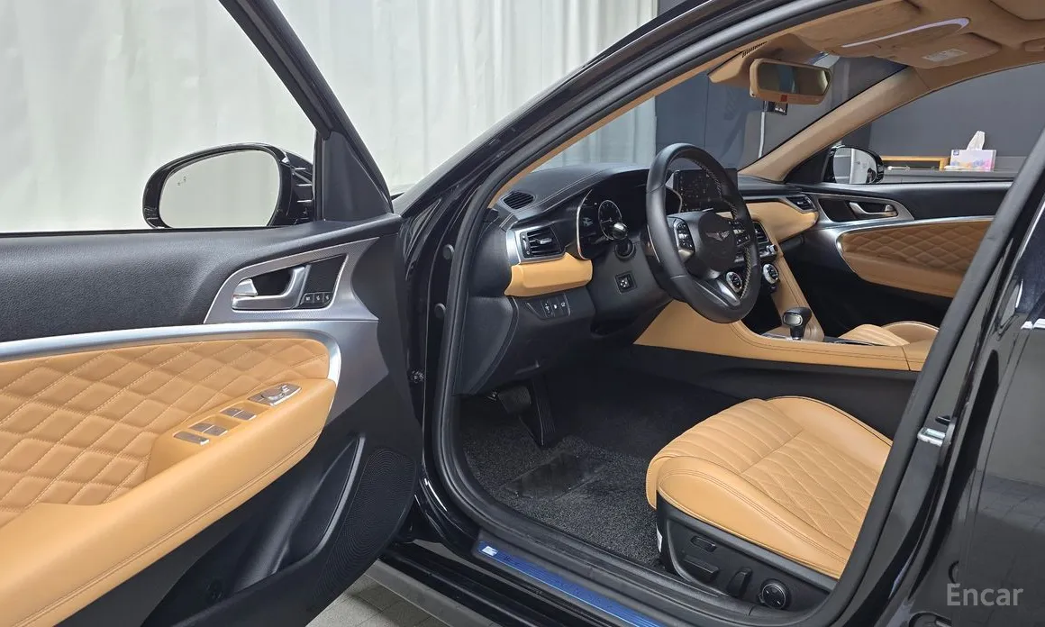 Фото 10 - Genesis G70