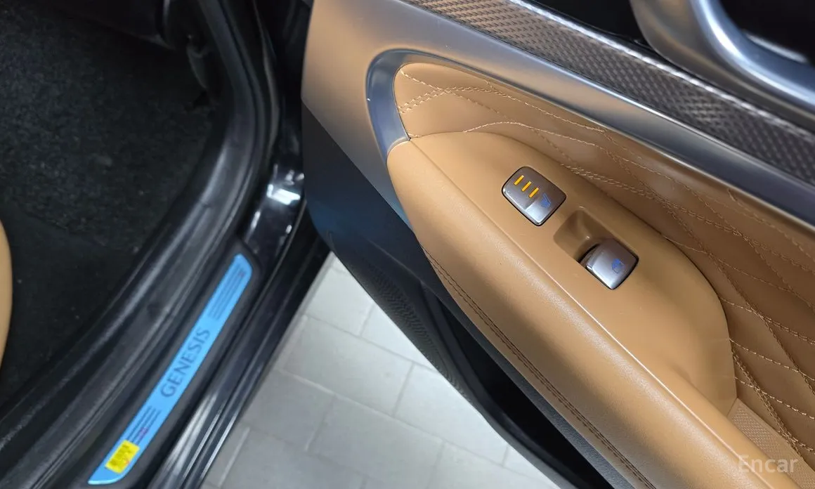 Фото 19 - Genesis G70