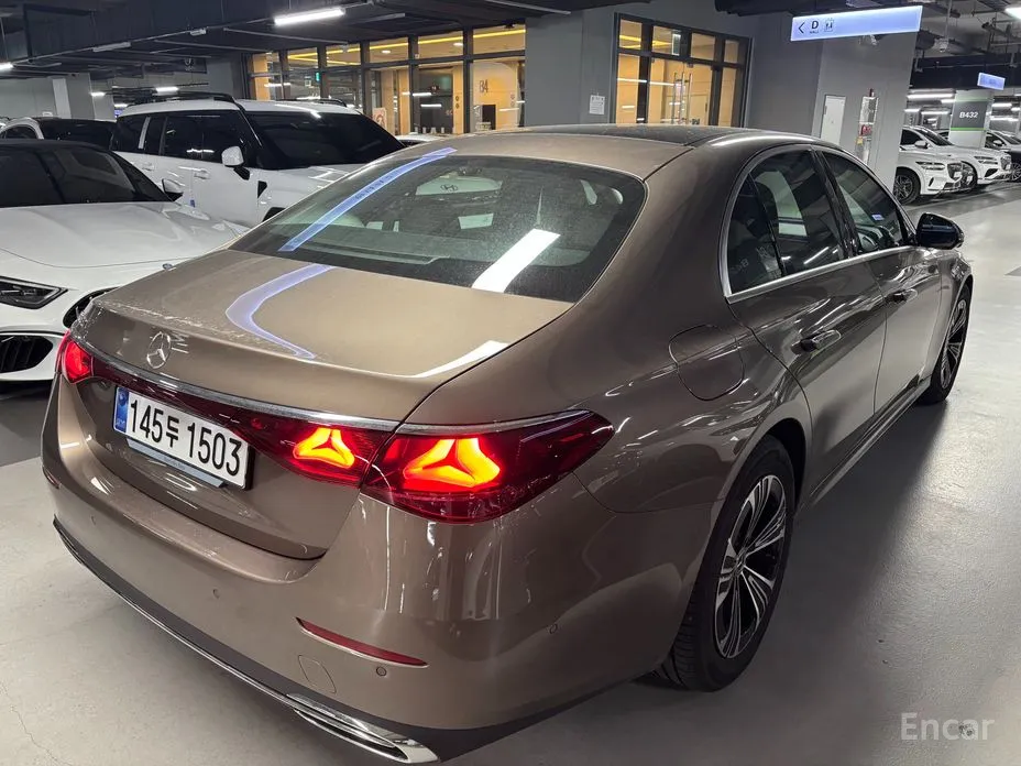 Фото 4 - Mercedes-Benz E-Class