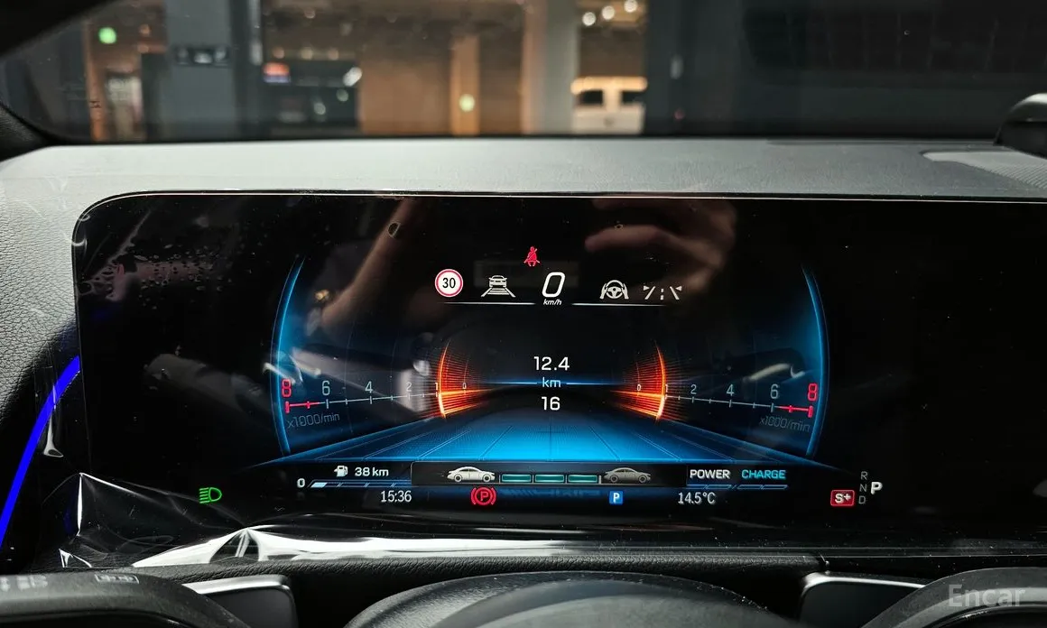 Фото 8 - Mercedes-Benz GLB-Class