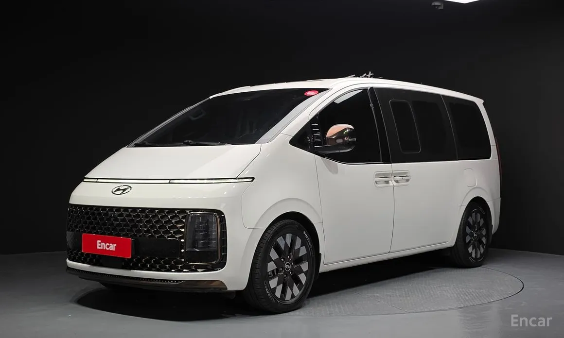 Фото 1 - Hyundai Staria