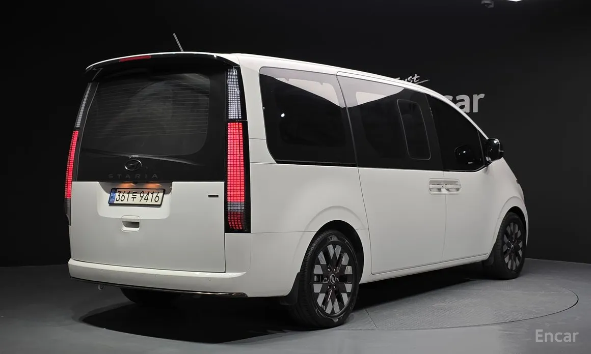 Фото 2 - Hyundai Staria