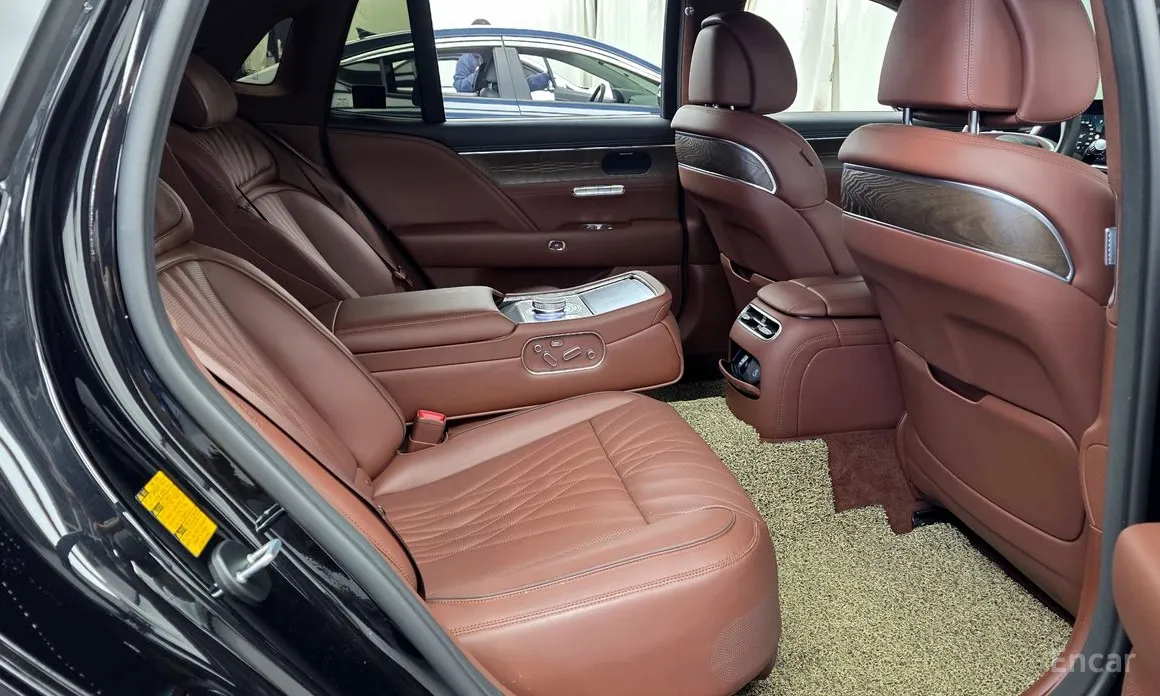 Фото 12 - Genesis G90