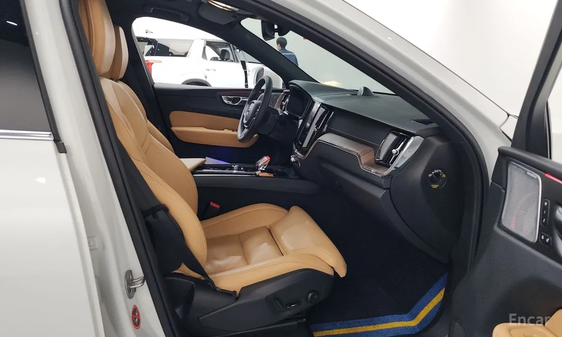 Фото 11 - Volvo XC60