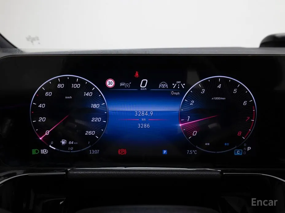 Фото 12 - Mercedes-Benz GLA-Class