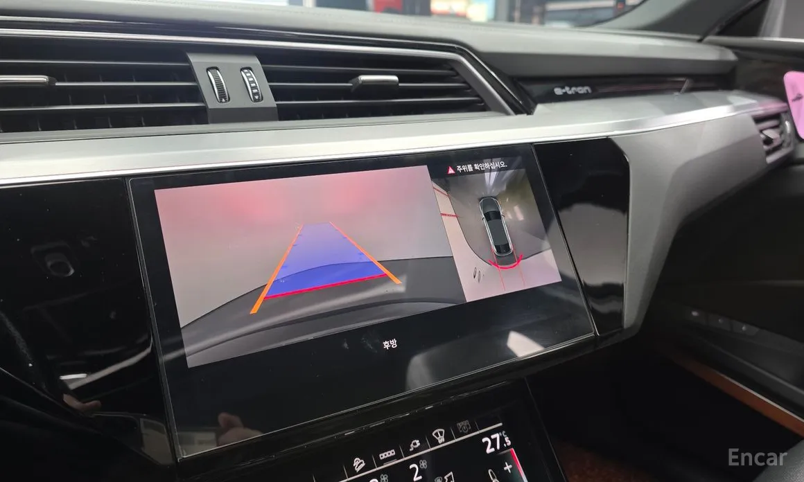 Фото 15 - Audi e-tron