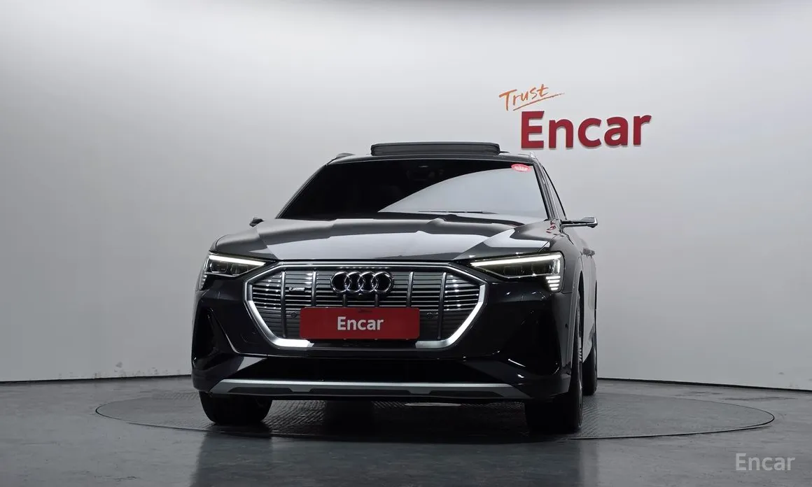 Фото 3 - Audi e-tron